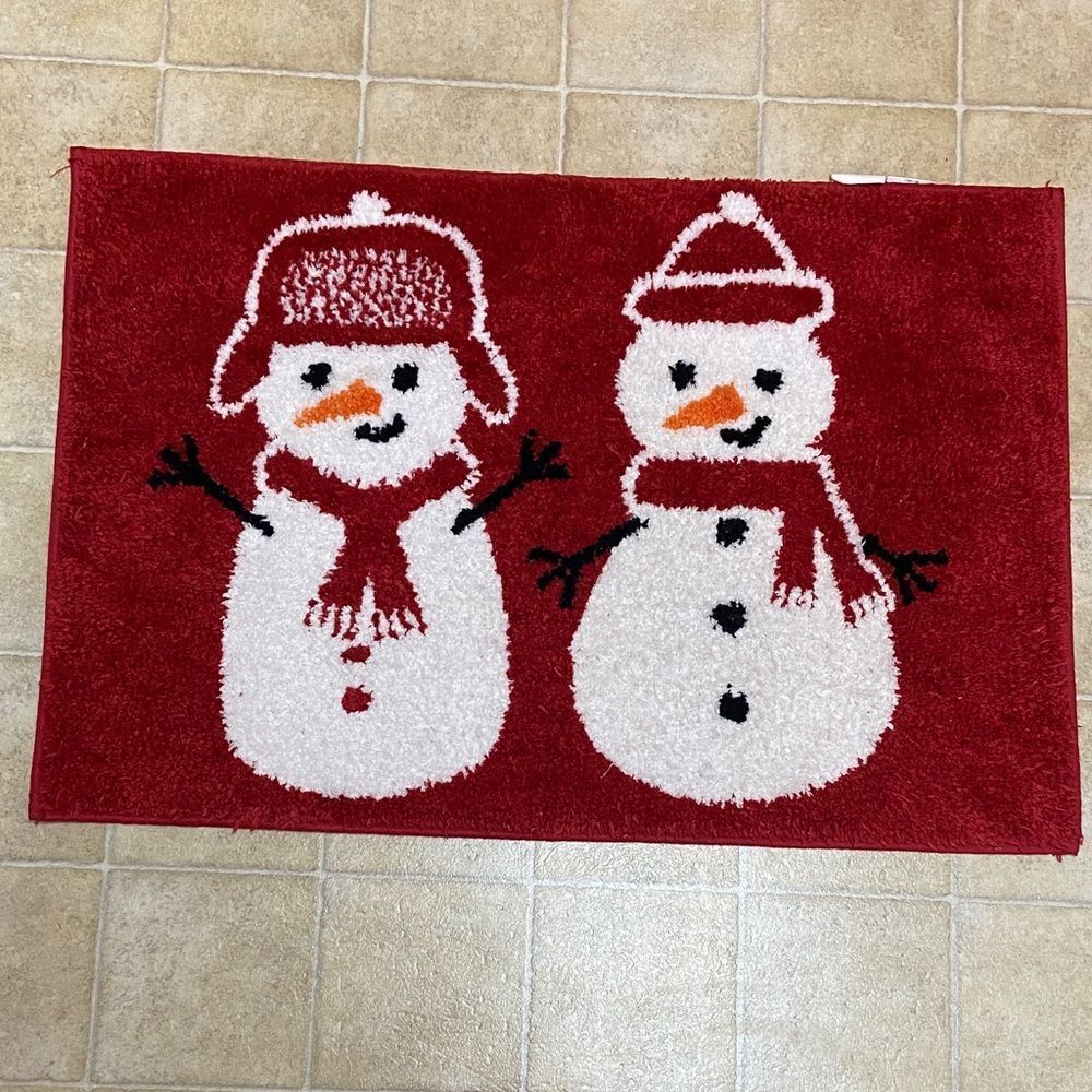 Holly & Moss Red Holiday Rug - Picture 2 of 6